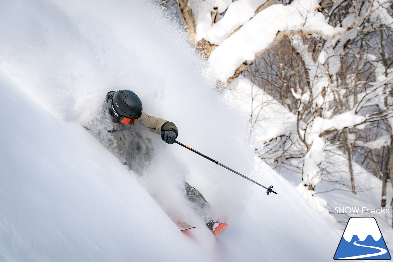 サッポロテイネ｜プロスキーヤー・中西太洋さんが、今季 SNOW Freaks 初登場。コンディション良好なゲレンデ＆パウダーを滑る、そして、撮る！